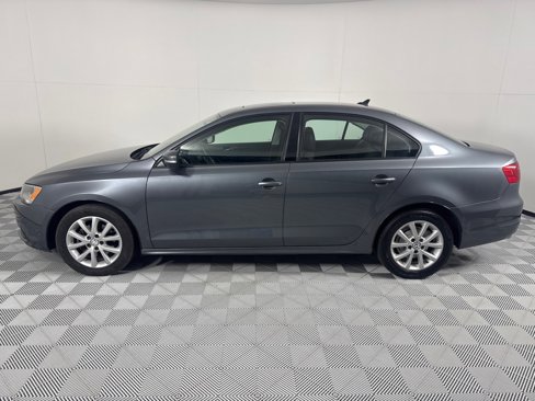 Used 2011 Volkswagen Jetta SE image 8