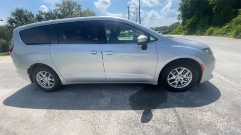 Used 2022 Chrysler Voyager LX image 9