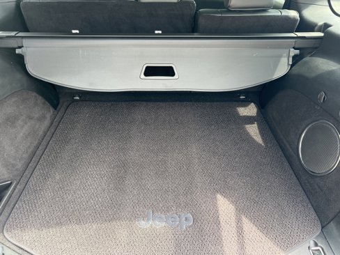 Used 2017 Jeep Grand Cherokee Summit image 9