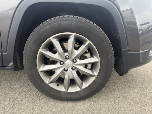 Used 2017 Jeep Cherokee Limited image 4