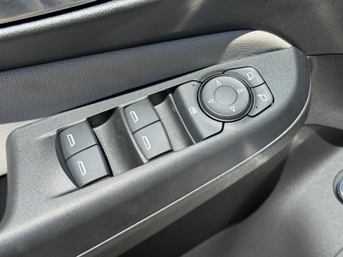Certified 2025 Buick Envista Avenir image 8
