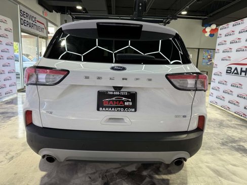 Used 2020 Ford Escape SE image 7
