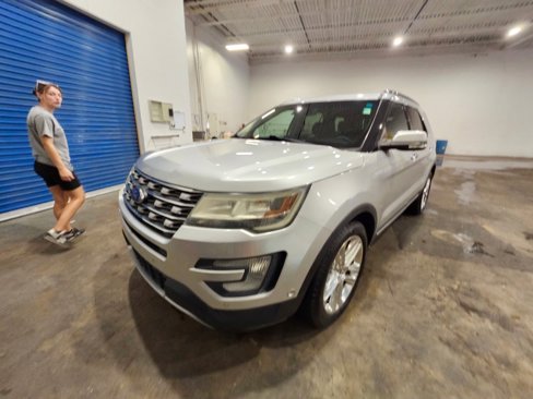 Used 2016 Ford Explorer Limited w/ Equipment Group 301A image 3