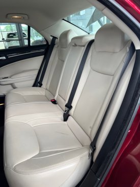 Used 2016 Chrysler 300 Limited image 9