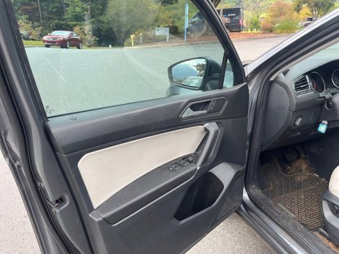 Used 2020 Volkswagen Tiguan SE image 10