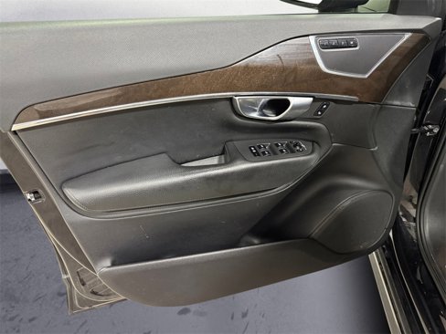 Used 2018 Volvo XC90 T5 Momentum w/ Convenience Package image 18