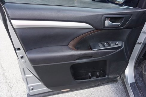 Used 2017 Toyota Highlander FWD V6 image 23
