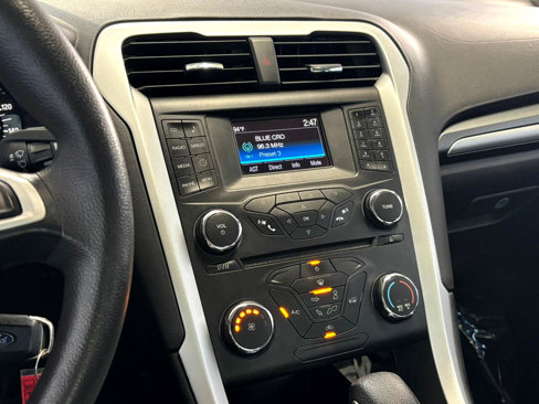 Used 2016 Ford Fusion SE image 28