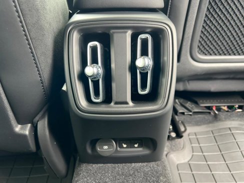 Used 2023 Volvo C40 P8 Recharge Ultimate image 40