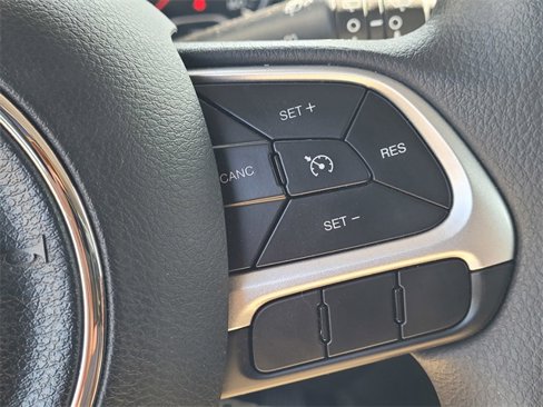 Certified 2023 Jeep Renegade Latitude image 13