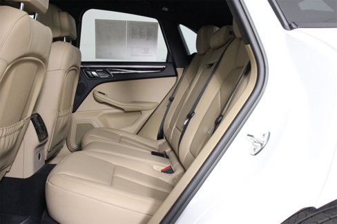 Certified 2024 Porsche Macan image 33