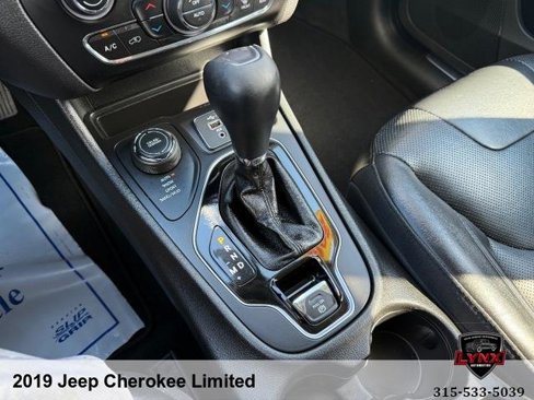 Used 2019 Jeep Cherokee Limited w/ Technology Group image 10