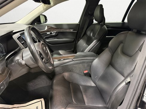 Used 2018 Volvo XC90 T5 Momentum w/ Convenience Package image 9
