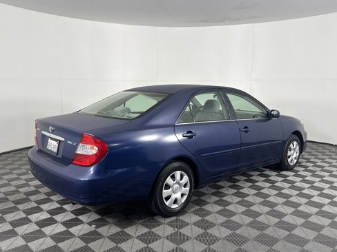 Used 2004 Toyota Camry LE image 3