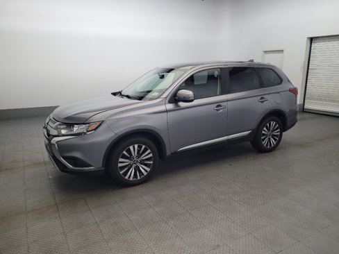 Used 2019 Mitsubishi Outlander SE image 2