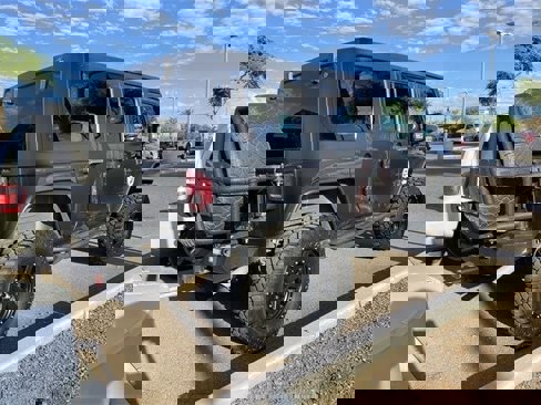 Used 2016 Jeep Wrangler Unlimited Sahara w/ Connectivity Group image 4