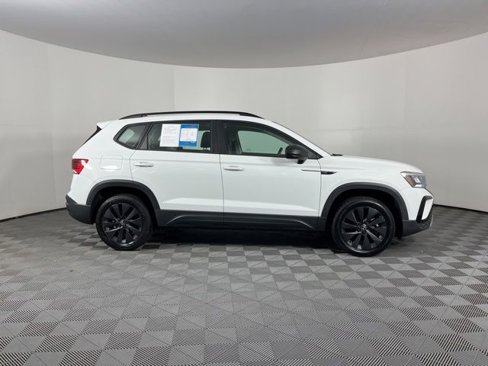 Used 2022 Volkswagen Taos S image 11