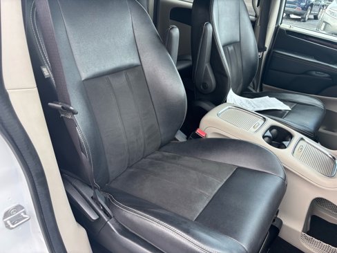 Used 2019 Dodge Grand Caravan SXT image 19