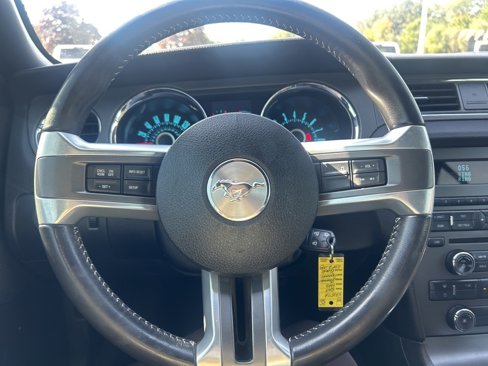 Used 2013 Ford Mustang Convertible image 19