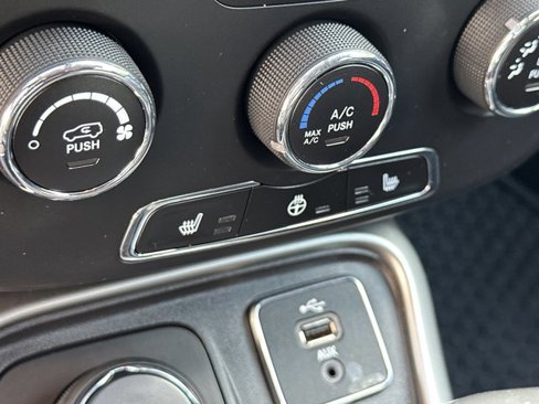 Used 2018 Jeep Compass Latitude w/ Cold Weather Group image 32