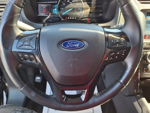 Used 2018 Ford Explorer XLT w/ Equipment Group 202A image 13