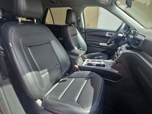 Used 2023 Ford Explorer XLT w/ Equipment Group 202A image 28