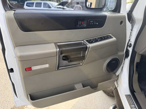 Used 2003 HUMMER H2 w/ Preferred Equipment Group image 14