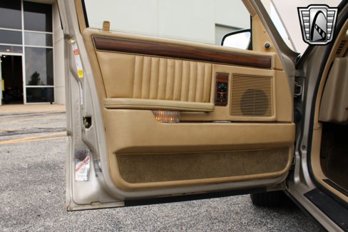 Used 1989 Chrysler New Yorker image 14
