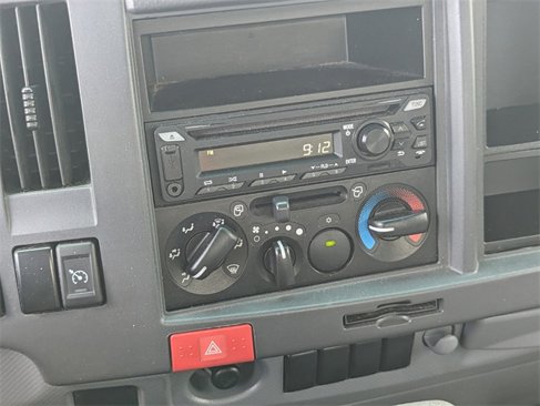 Used 2019 Isuzu NPR image 21