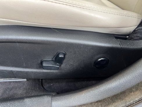 Used 2016 Chrysler 300 Limited image 31