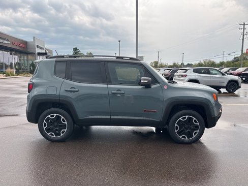 Used 2015 Jeep Renegade Trailhawk image 2
