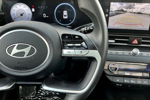 Used 2025 Hyundai Elantra Limited image 10
