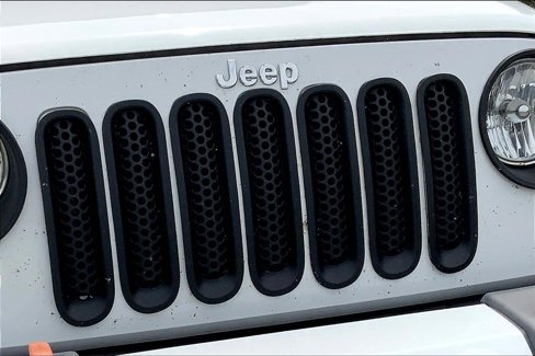 Used 2016 Jeep Wrangler Sahara w/ Connectivity Group image 31