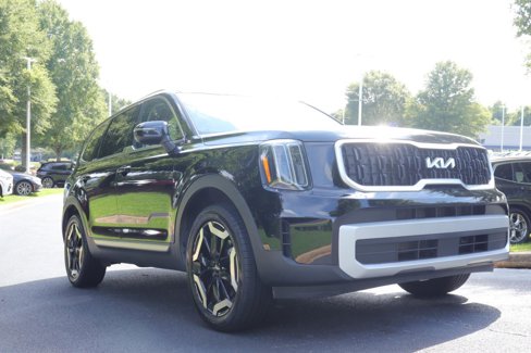Used 2023 Kia Telluride EX w/ EX Captain's Chair Package image 10
