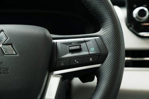 Used 2025 Mitsubishi Outlander SEL image 26