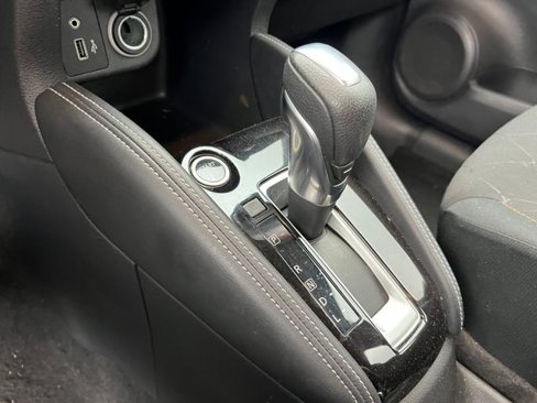 Used 2020 Nissan Kicks SR image 35