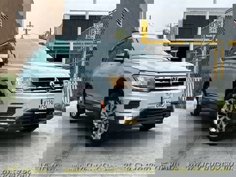 Used 2018 Volkswagen Tiguan SE image 1