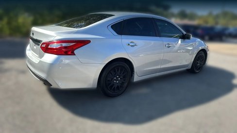 Used 2017 Nissan Altima 2.5 S w/ Power Driver Seat Package image 5