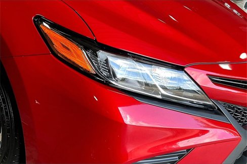 Used 2019 Toyota Camry SE image 4