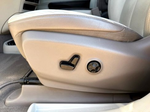 Used 2019 Chrysler Pacifica Touring-L Plus image 10