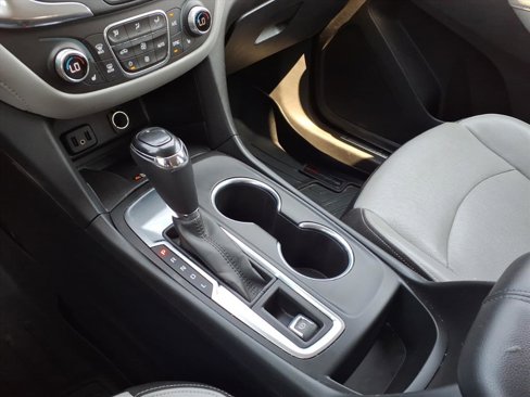 Used 2018 Chevrolet Equinox Premier image 10
