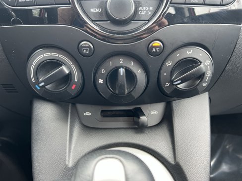Used 2014 MAZDA MAZDA2 Sport image 18