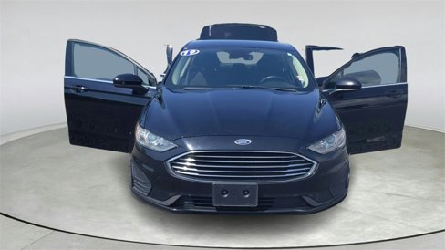 Used 2019 Ford Fusion SE image 9