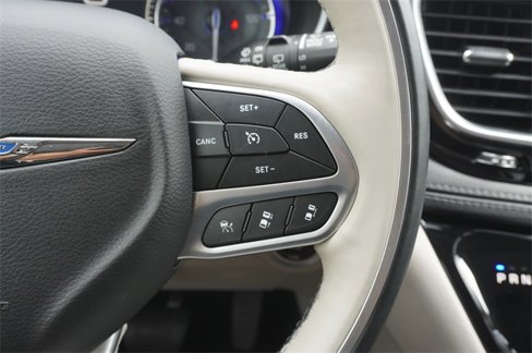 Used 2020 Chrysler Pacifica Limited w/ Tire & Wheel Group image 11