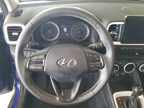 Used 2022 Hyundai Venue Limited image 14