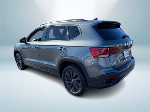 Certified 2022 Volkswagen Taos S image 4