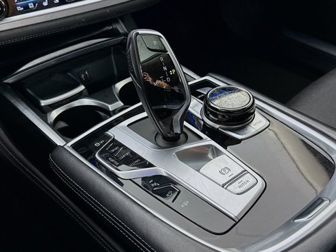 Used 2019 BMW 740i w/ Executive Package image 17