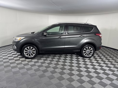 Used 2018 Ford Escape Titanium image 2