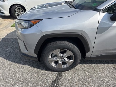 Used 2022 Toyota RAV4 LE image 3