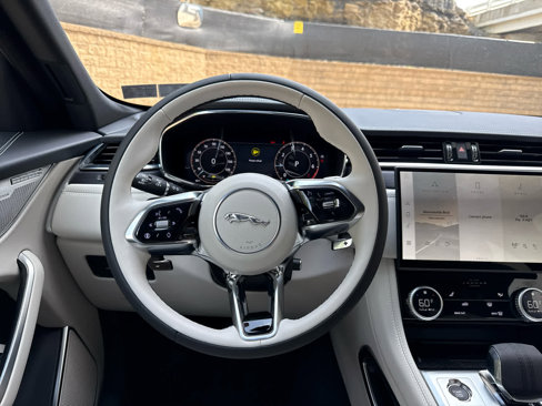 New 2026 Jaguar F-PACE R-Dynamic S image 12